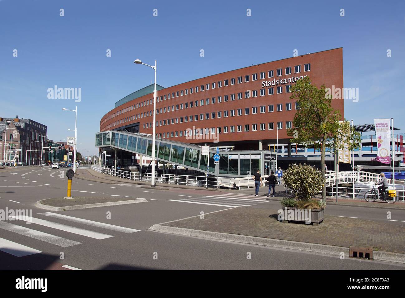 town-hall-municipal-office-or-stadskantoor-in-the-center-of-alkmaar-a