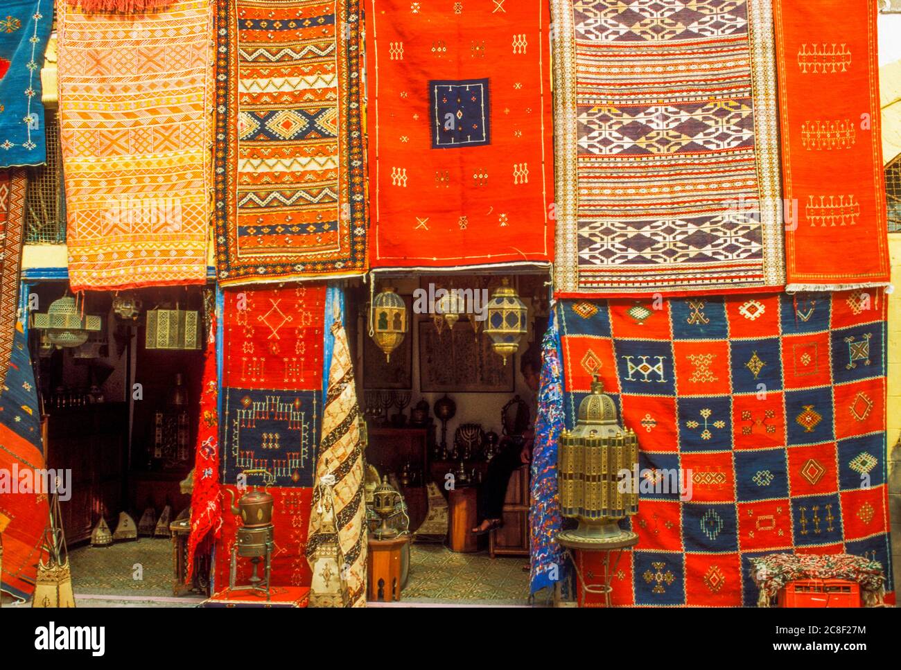 Rugs and artefacts for sale in Meknes, Morocco Stock Photo