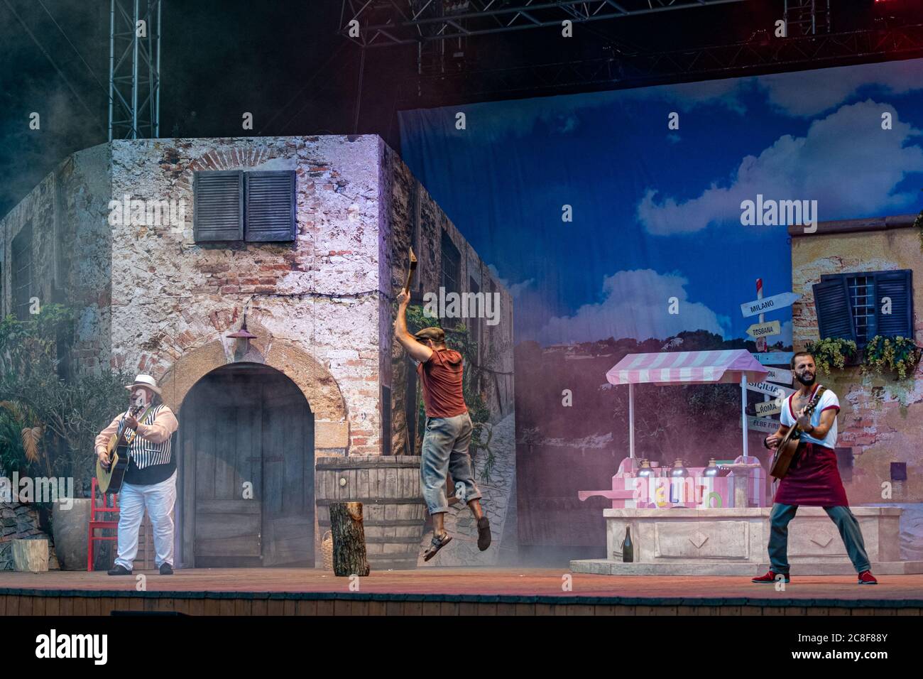 Die neue Musikkomödie mit den größten Hits von Adriano Celentano bis Zucchero; Katharina-Eirich / Stefanie Bock (Gloria); Andreas Koehler (Adriano); J Stock Photo