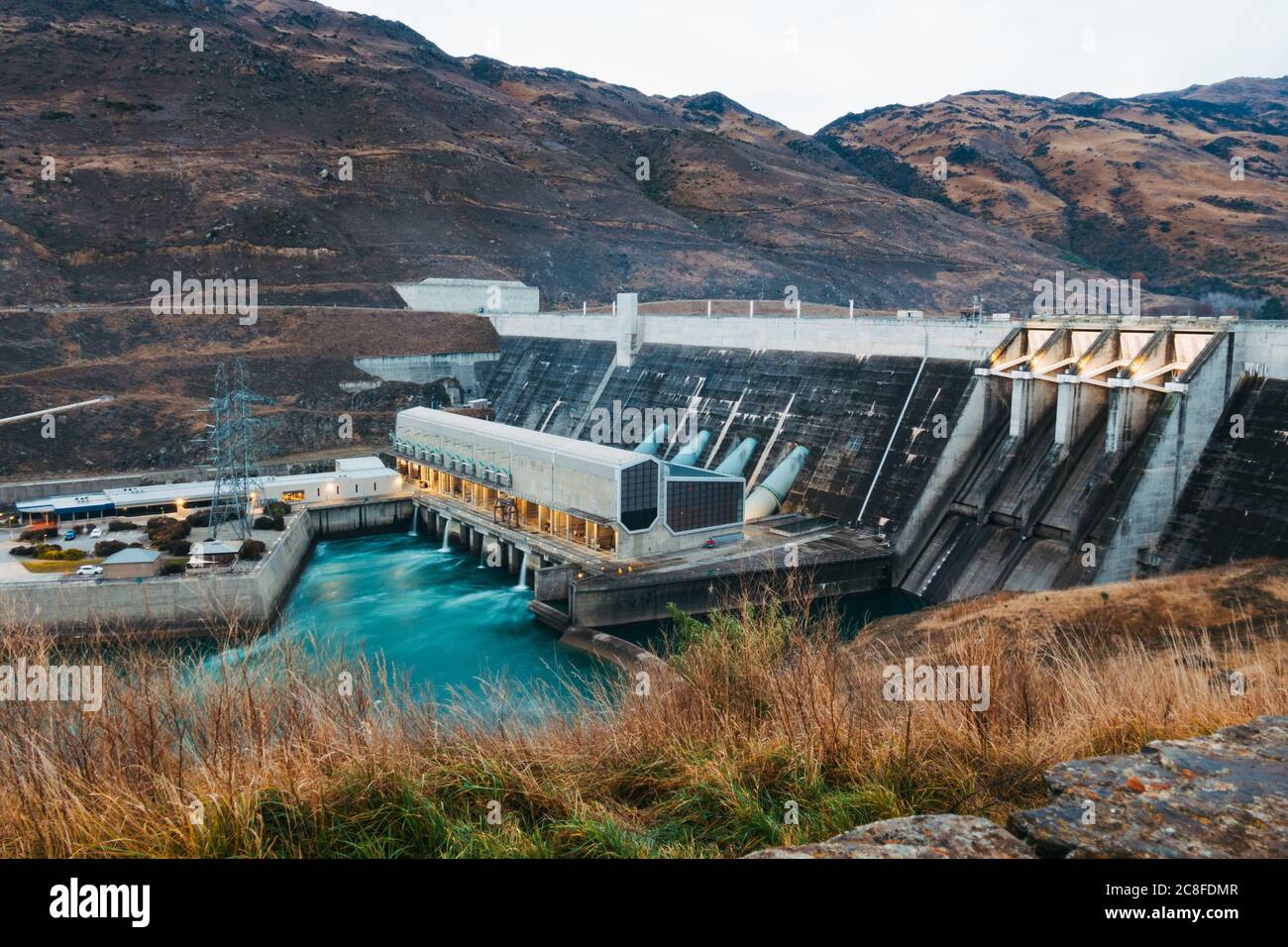 Clyde Dam Power Station, a 432-megawatt hydroelectric plant on Lake Dunstan / Clutha River Mata-Au in Otago, New Zealand. Opened in 1994 Stock Photo