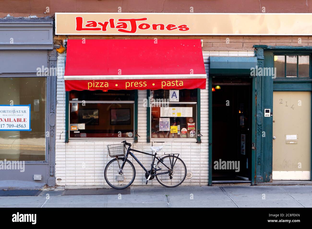 Layla Jones, 214 Court St, Brooklyn, New York, NYC storefront photo of a pizza shop in the Carroll Gardens neighborhood. Stock Photo