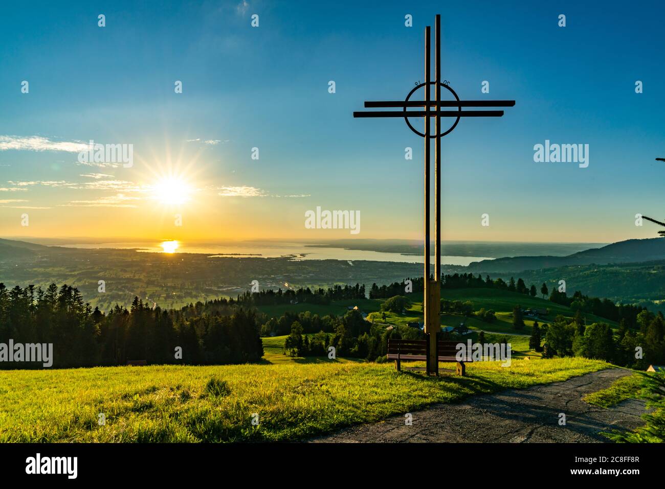 the cross in the sunset, over the lake constance, Das Kreuz auf der Langwies, Sonnenuntergang über dem Bodensee, herrliche Aussicht auf das Rheintal Stock Photo