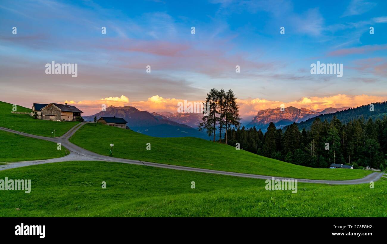 Abendrot im Bregenzerwald, Aussicht auf die Kanisfluh und Niedere, leuchtende Wolken über den Bergen, afterglow over the mountains from Vorarlberg Stock Photo