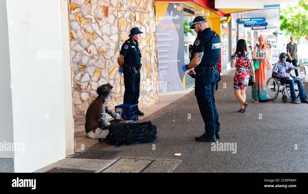 POLICE INTERVENTION ON ABORIGINAL PEOPLE ON THE STREET OF DARWIN AUSTRALIA; NOVEMBRE-2019- DARWIN-AUSTRALIA; Stock Photo