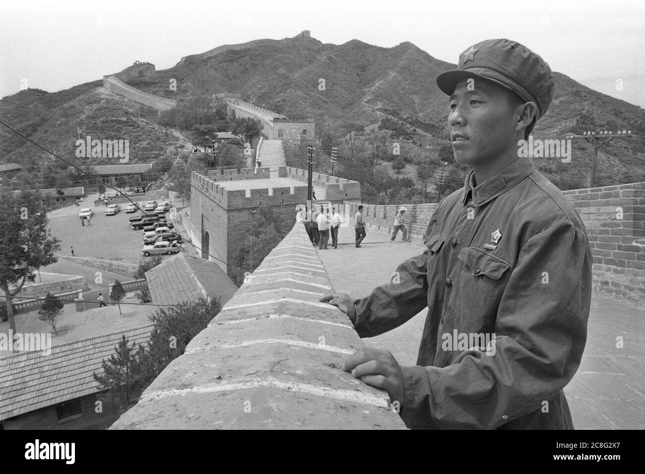 Beijing, China. 30th June, 2020. A Chinese soldier in uniform of the People's Liberation Army VBA stands on the Great Wall of China and looks into the distance, July 22, 1972 | usage worldwide Credit: dpa/Alamy Live News Stock Photo