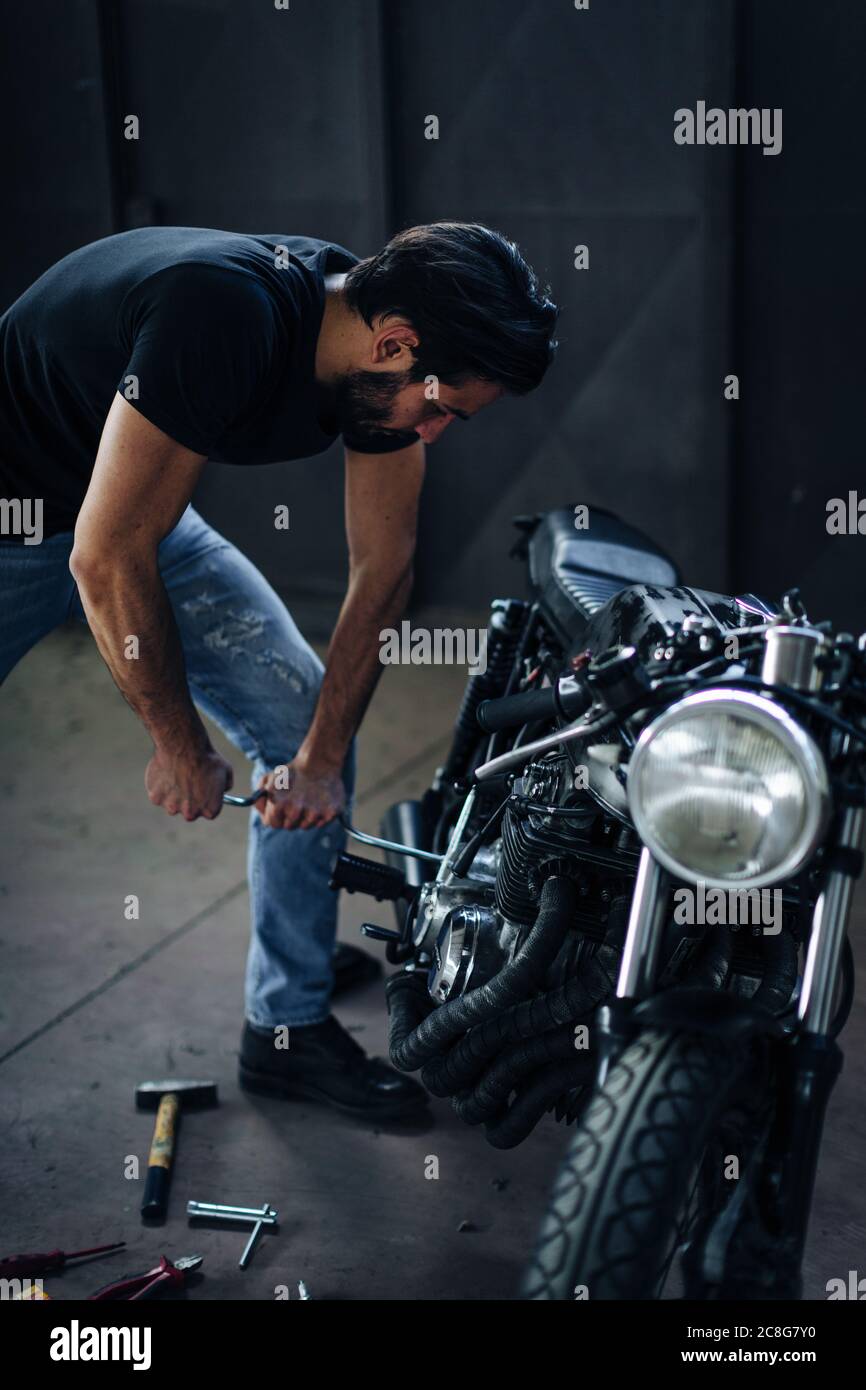 Black male mechanic using hi-res stock photography and images - Alamy