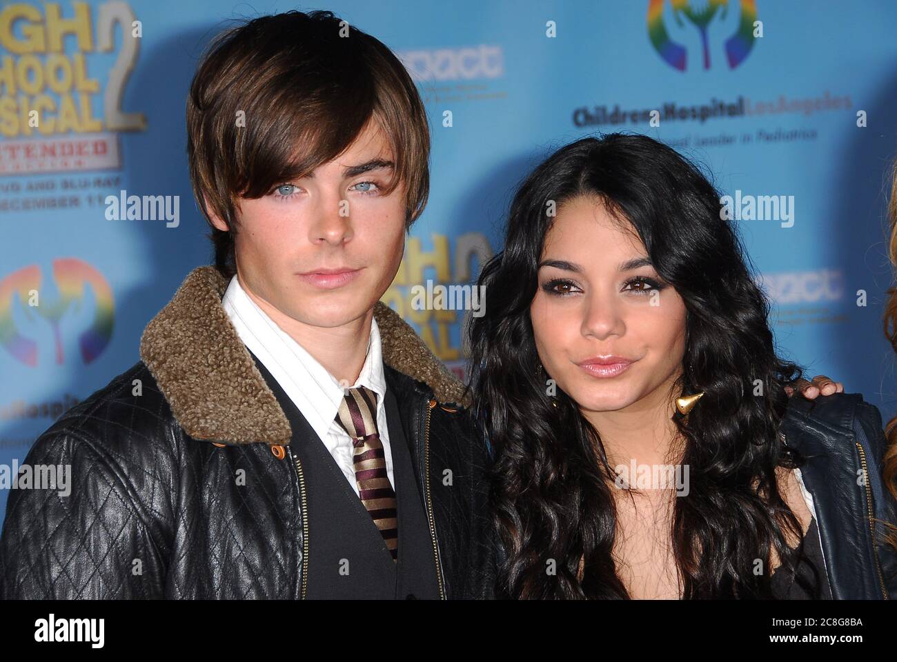 Zac Efron And Vanessa Hudgens At The High School Musical 2 Extended zac-efron-and-vanessa-hudgens-at-the-high-school-musical-2-extended