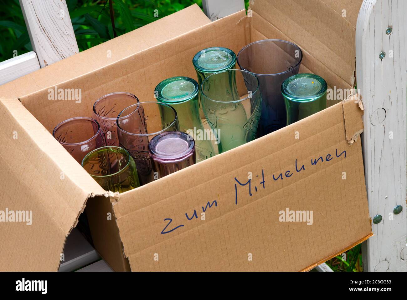 Drinking glasses to take away ( zum Mitnehmen ) in a carton by the road