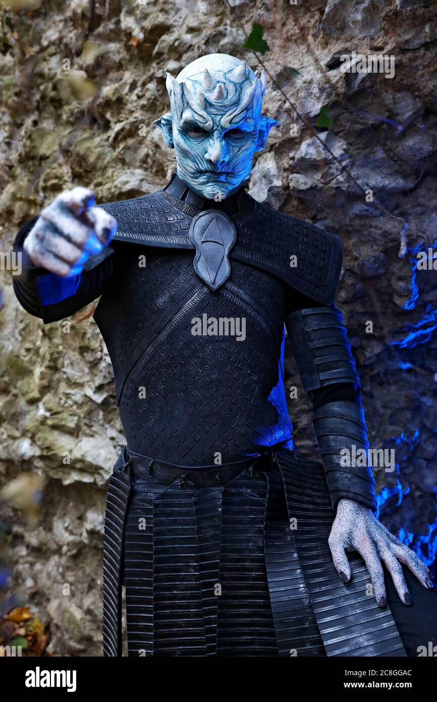 GEEK ART - Bodypainting and transformaking: ''Game of Thrones' photoshooting with Paul Skupin as night king in the ruins of Calenberg Castle in Schulenburg. - A project by photographer Tschiponnique Skupin and bodypainter Enrico Lein Stock Photo