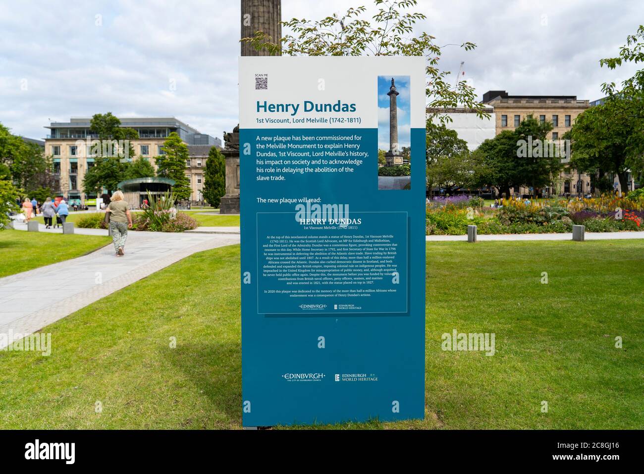 Edinburgh, Scotland, UK. 24 July, 2020. New sign beside monument to Henry Dundas in St Andrew Square. A new plaque is being installed to explain the controversial history of Henry Dundas and in particular his connection to the African slave trade.  Iain Masterton/Alamy Live News Stock Photo