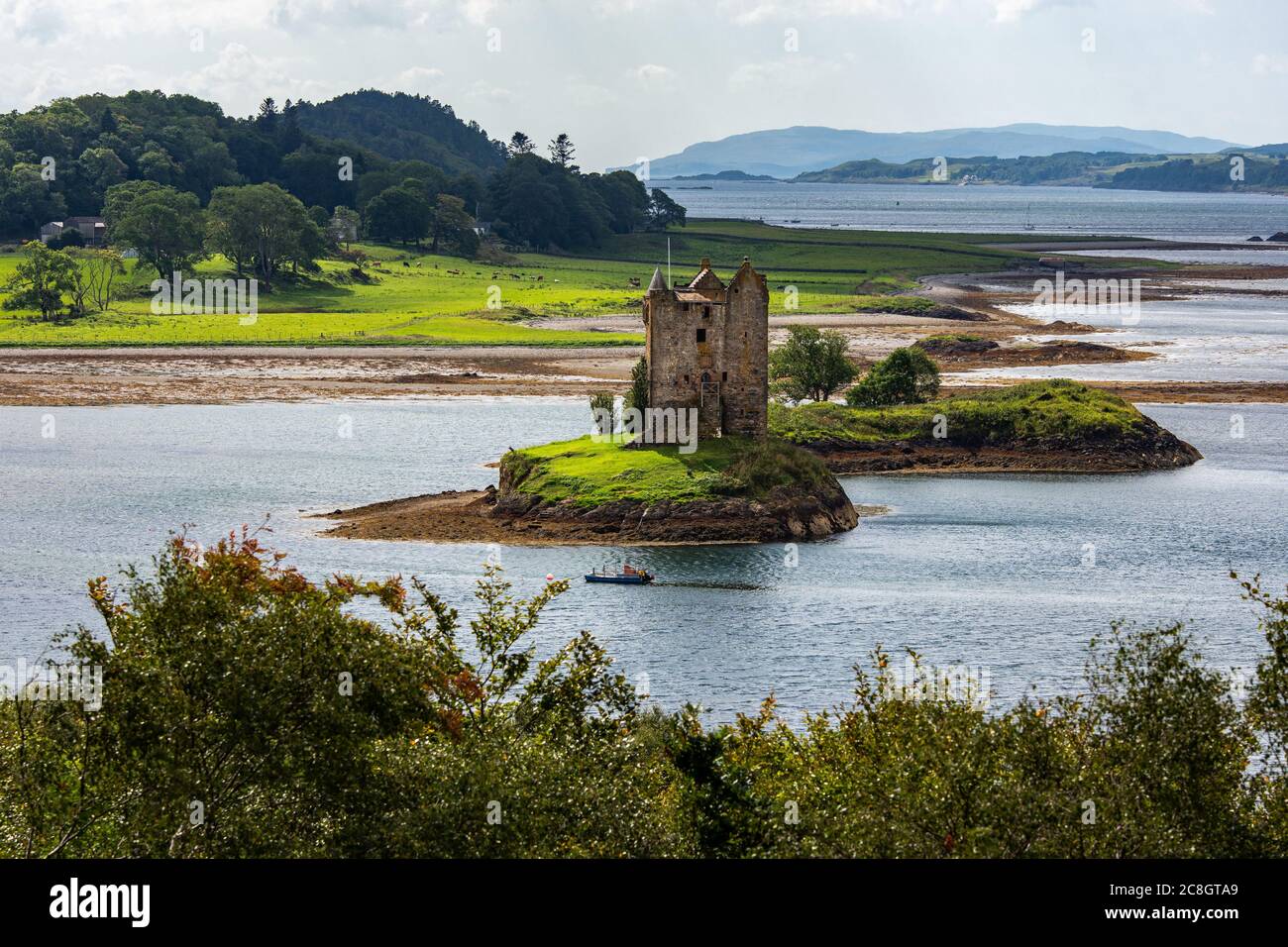 Beautiful view on the Scottish Castle of the Stalker dinasty. This beautiful castle is on the top of a big rock in the middle of Loch Linnhe, Oban. Stock Photo