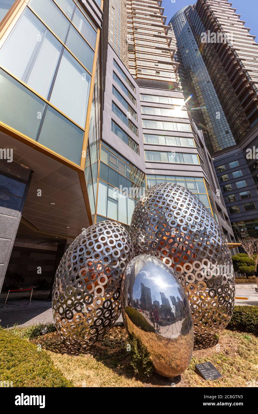 Sculptures in front of LOTTE City Hotel Mapo, Mapo-daero, Ahyeon-dong ...