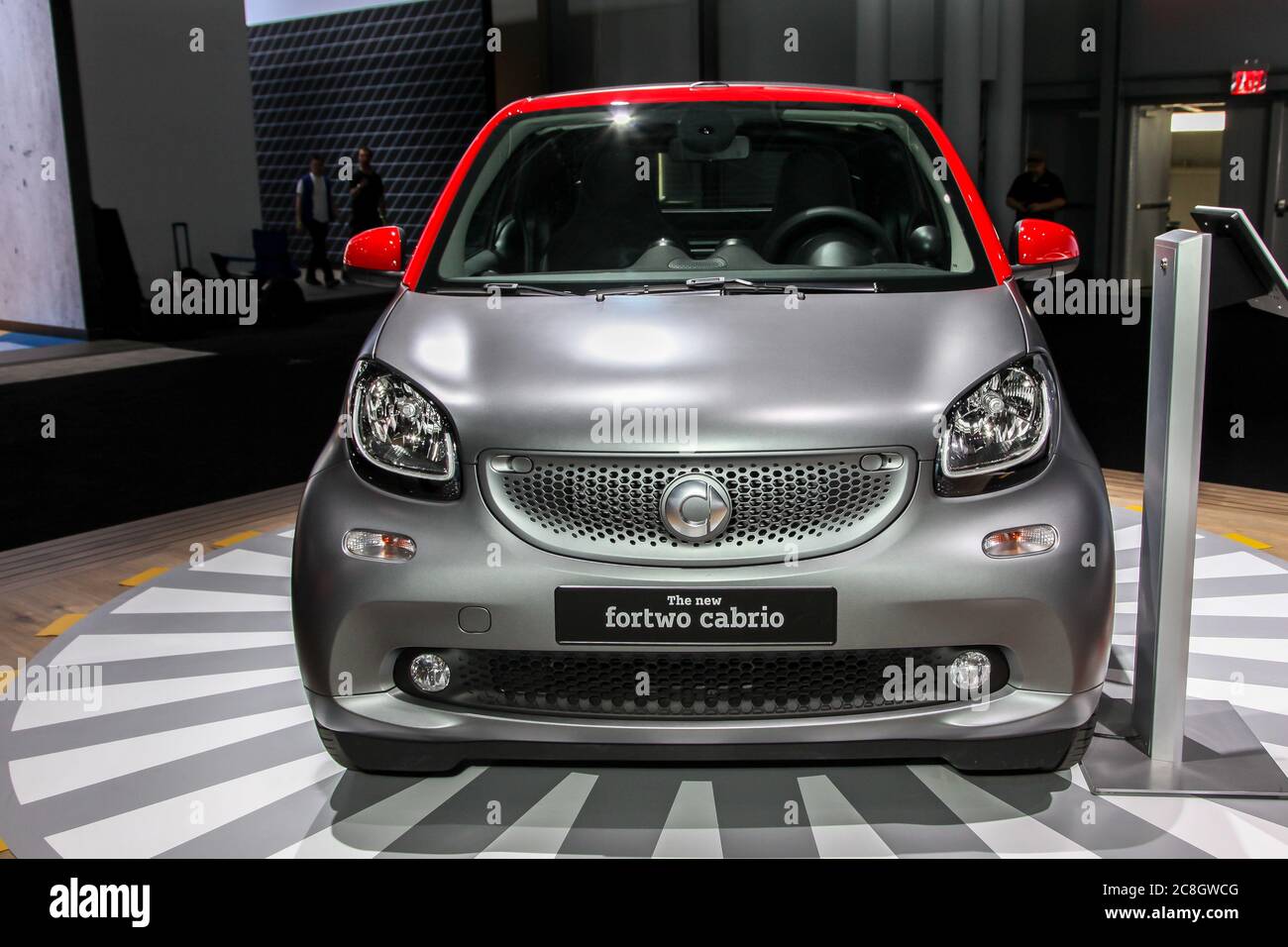 Smart car fortwo hatchback hi-res stock photography and images - Alamy