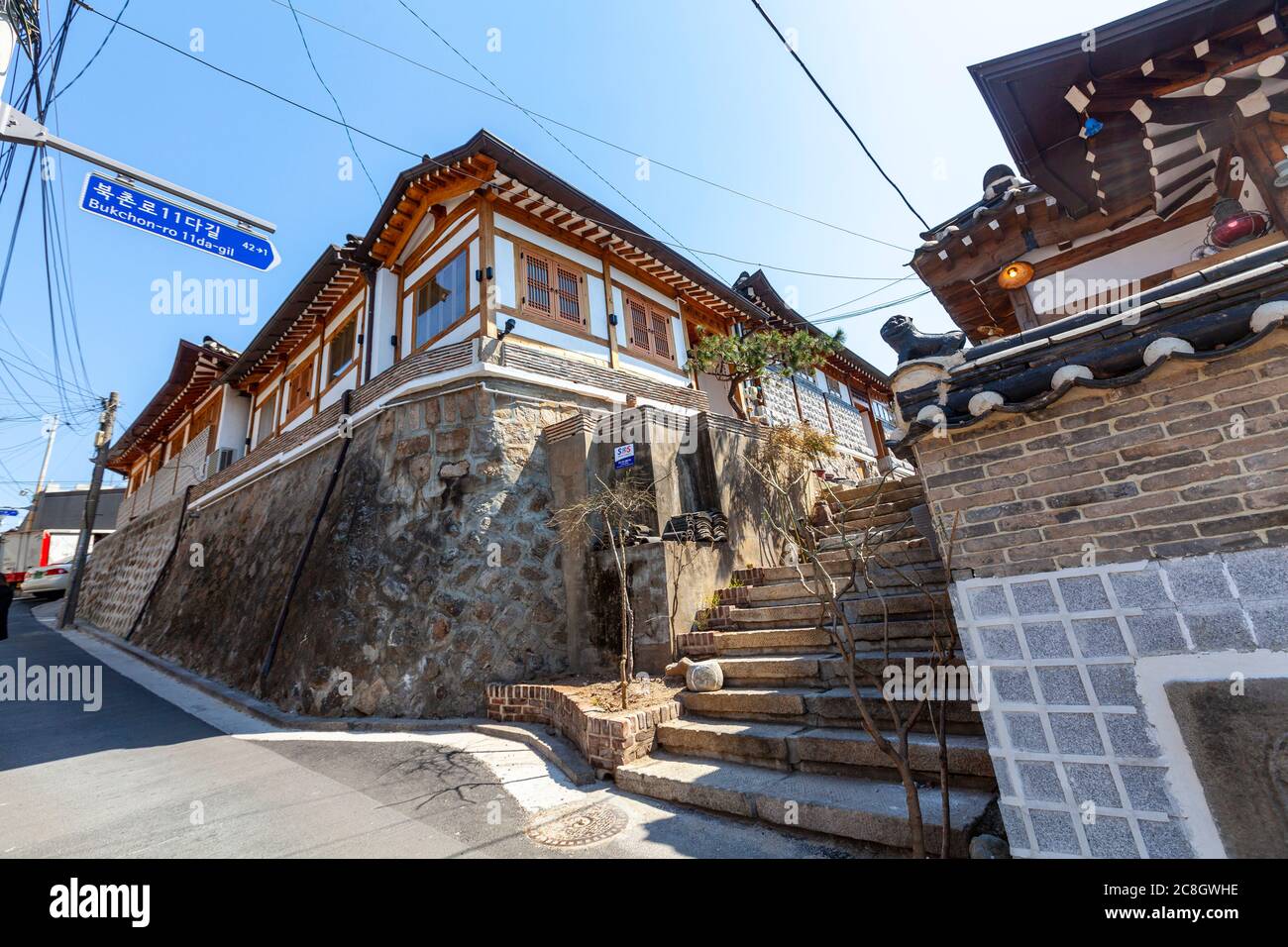 Alleys and hanok in Bukchon Hanok Village, Seoul, South Korea Stock Photo