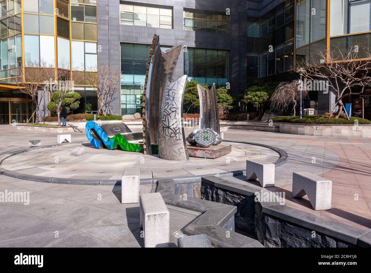 Sculptures in front of LOTTE City - Sculptures In Front Of Lotte City Hotel Mapo Mapo Daero Ahyeon Dong Mapo Gu Seoul South Korea 2C8H1J6 