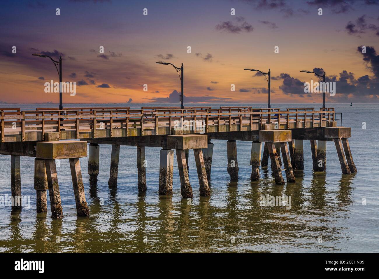 Empty pier hi-res stock photography and images - Alamy