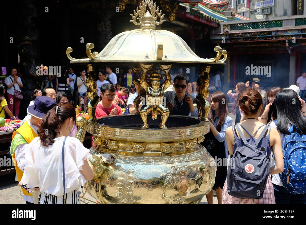 Old taiwanese temple hi-res stock photography and images - Alamy