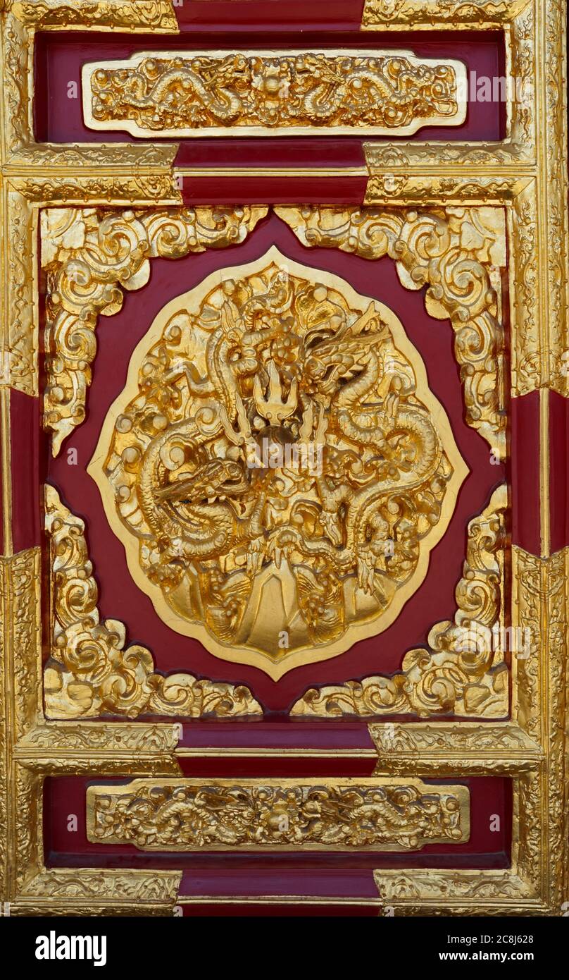gold dragon door in Forbidden City Stock Photo - Alamy