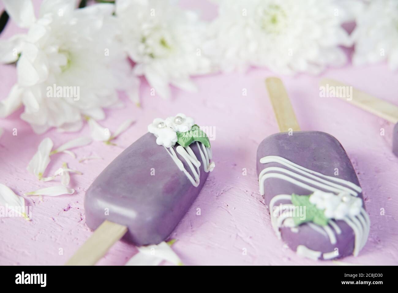 Homemade purple ice cream wedding cakes. Wedding day. Pastel cakes. Stock Photo