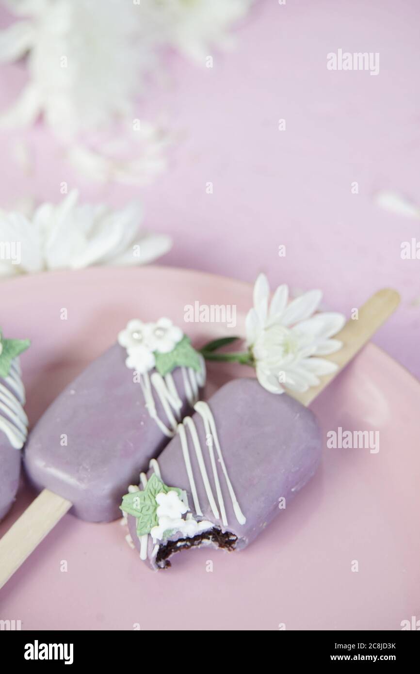 Violet Cakes High Resolution Stock Photography And Images Alamy Violet Cakes High Resolution Stock Photography And Images Alamy