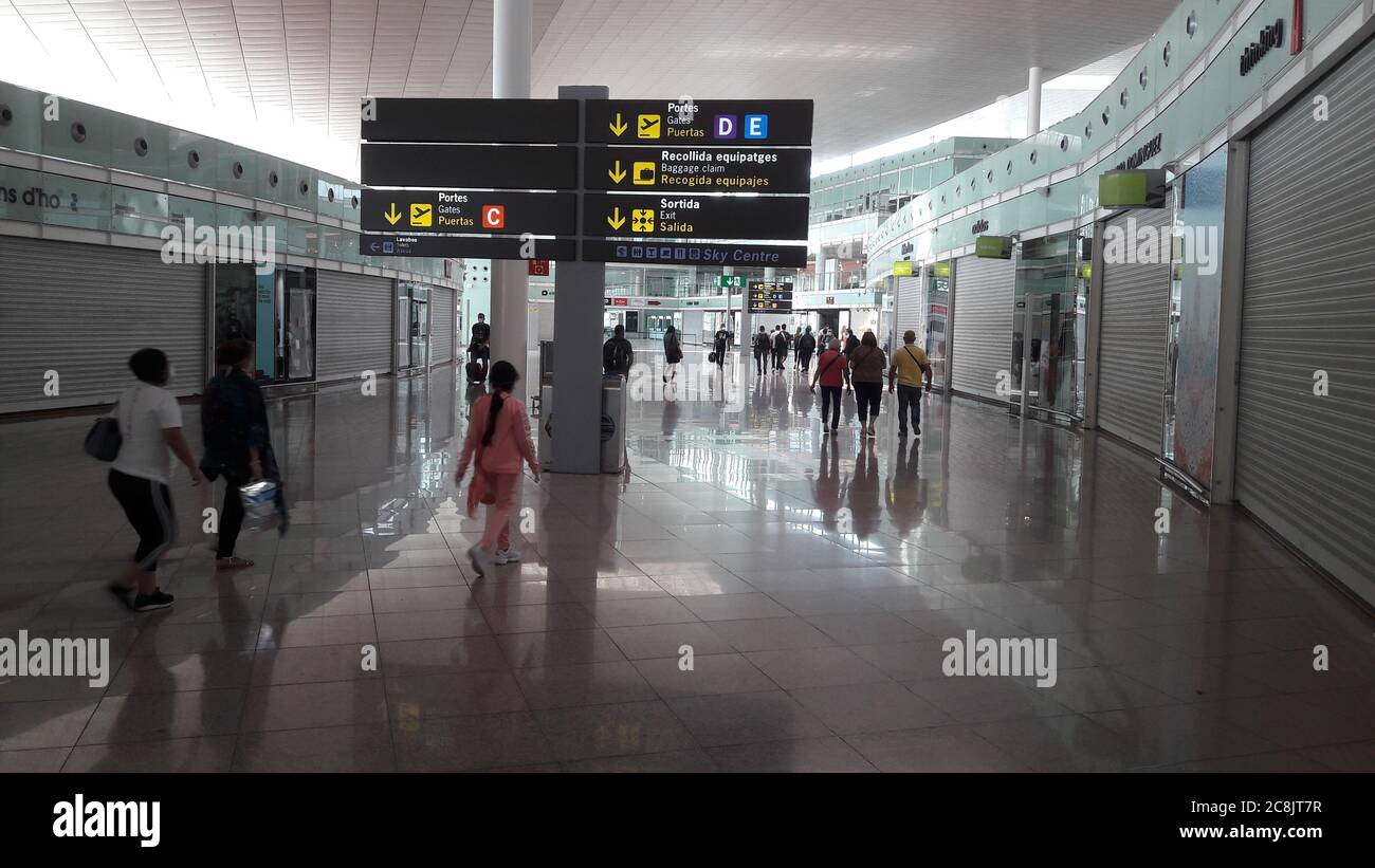 Duty Free shop in Terminal 2 at El Prat airport in Barcelona, Spain Stock  Photo - Alamy