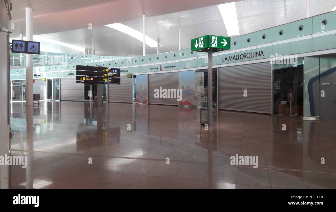 Duty Free shop in Terminal 2 at El Prat airport in Barcelona, Spain Stock  Photo - Alamy