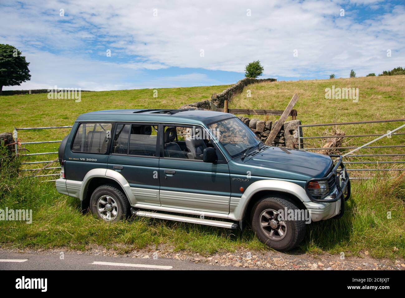 Mitsubishi Shogun station wagon parked on a country lane in Yorkshire Stock Photo