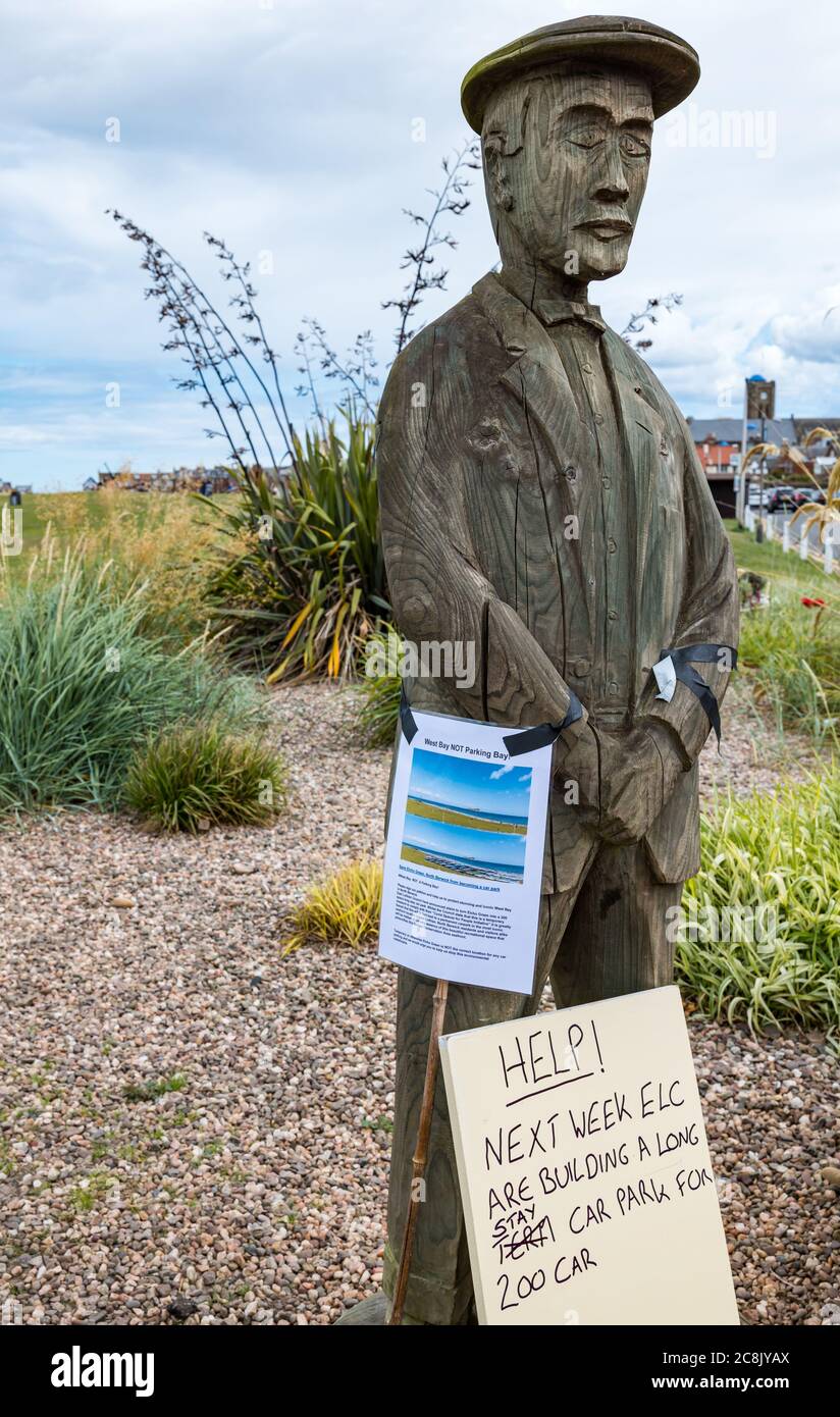 19th century golf player statue of Ben Sayers & local campaign notice objecting to council carpark plan, North Berwick, East Lothian, Scotland, UK Stock Photo
