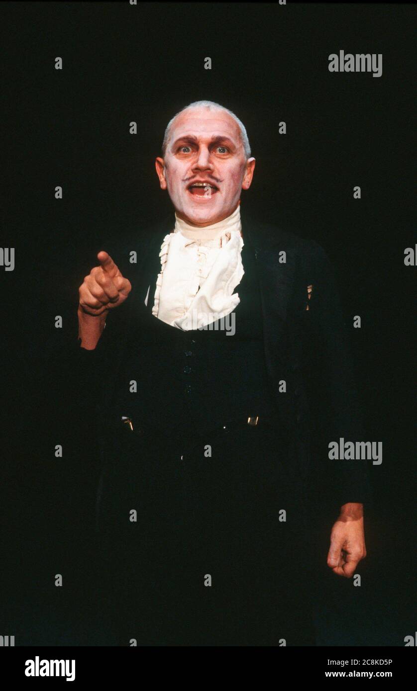 Steven Berkoff in THE TELL-TALE HEART adapted from the short story by Edgar Allen Poe at the Donmar Warehouse, London WC2 09/12/1985 Stock Photo