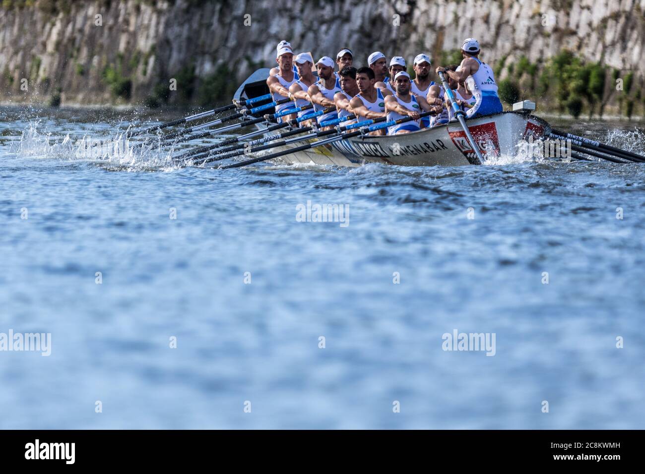 Bilbao, Bizkaia, SPAIN. 25th July, 2020. DONOSTIARRA AMENABAR rowing team at the round seven of the Eusko Label Trawler League - XI Flag of Bilbao. Disputed in the waters of the same city. Credit: Edu Del Fresno/ZUMA Wire/Alamy Live News Stock Photo