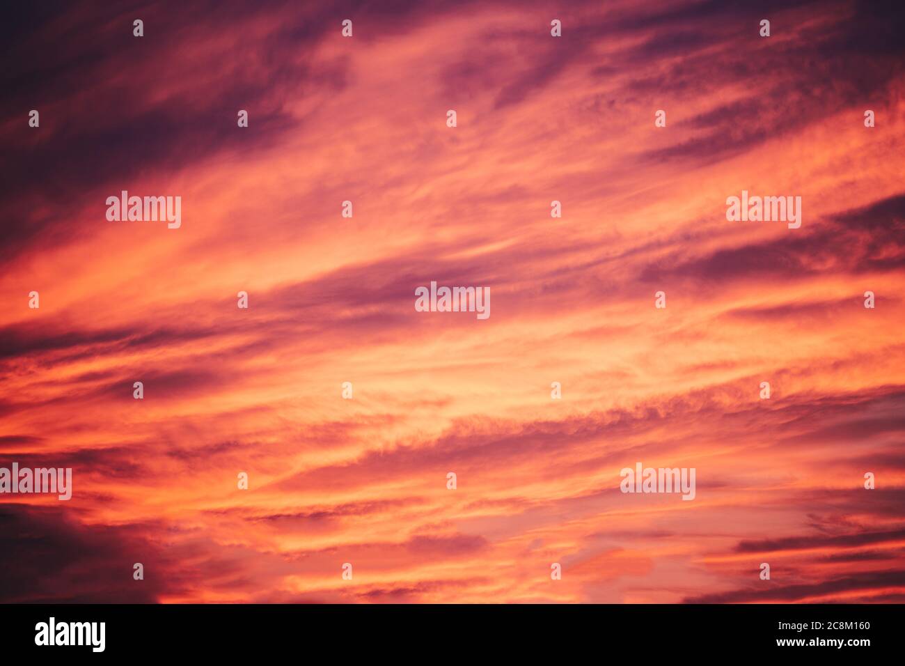 Purple and pink sky hi-res stock photography and images - Alamy