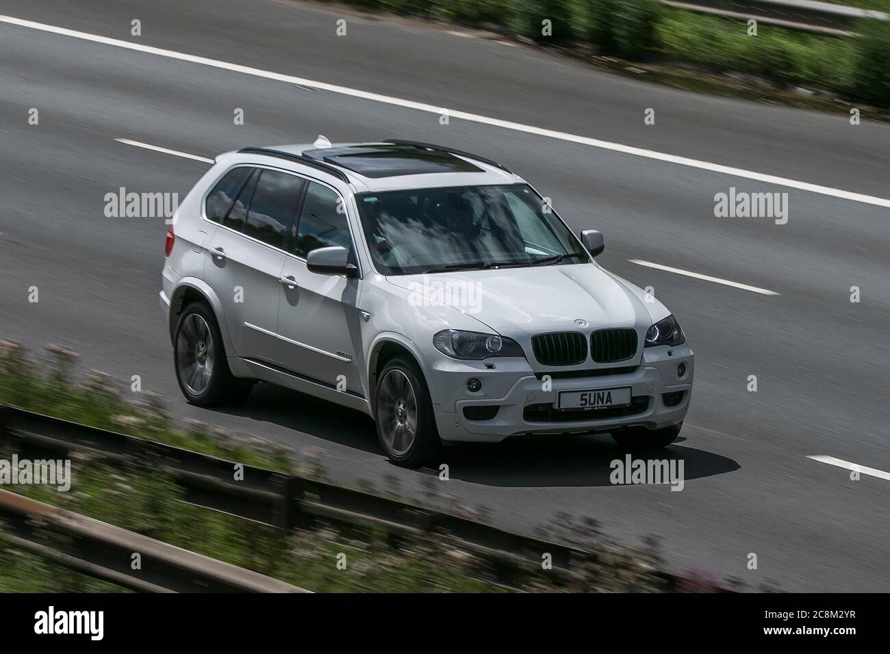 5una Bmw X5 Xdrive 35d Msport White Car Suv Diesel Driving On The M6 Motorway Near Preston In Lancashire Uk Stock Photo Alamy 5una Bmw X5 Xdrive 35d Msport White Car Suv Diesel Driving On The M6 Motorway Near Preston In Lancashire Uk Stock Photo Alamy
