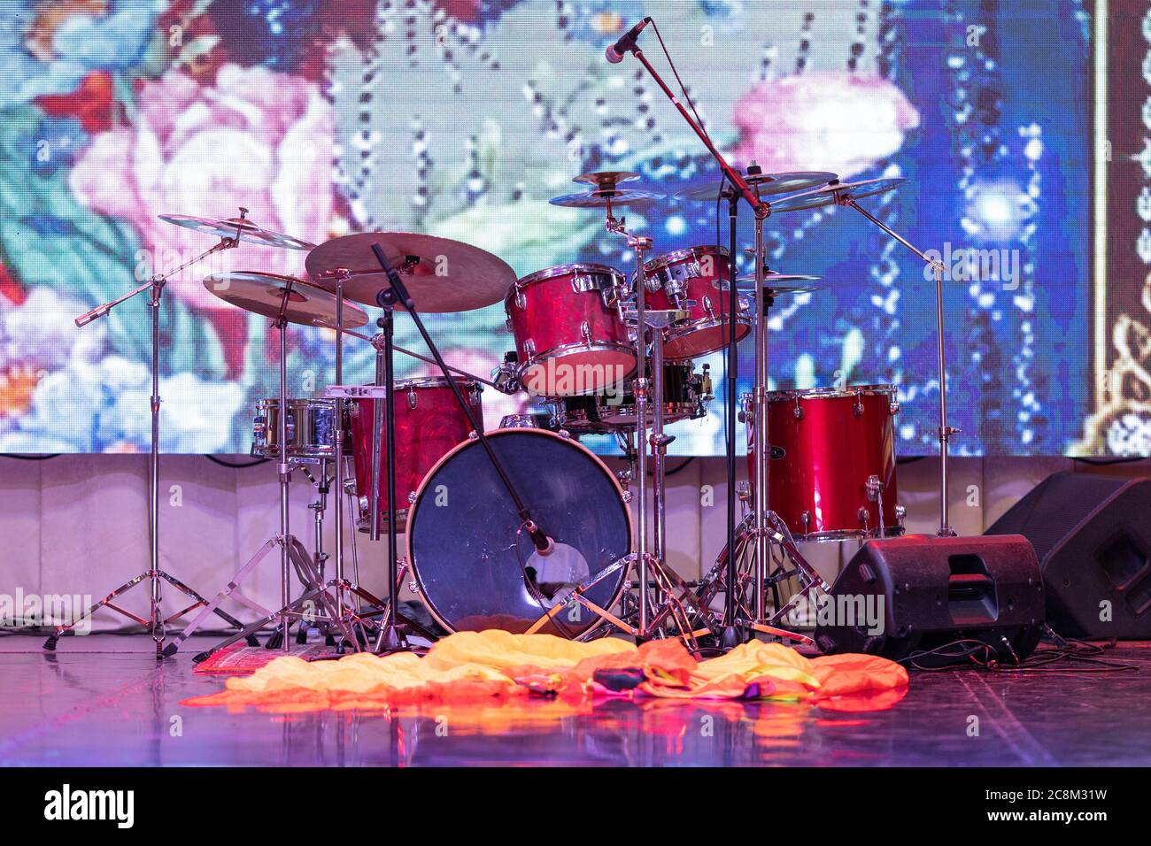 Texture background for design. Stage light. Musical instruments and ...