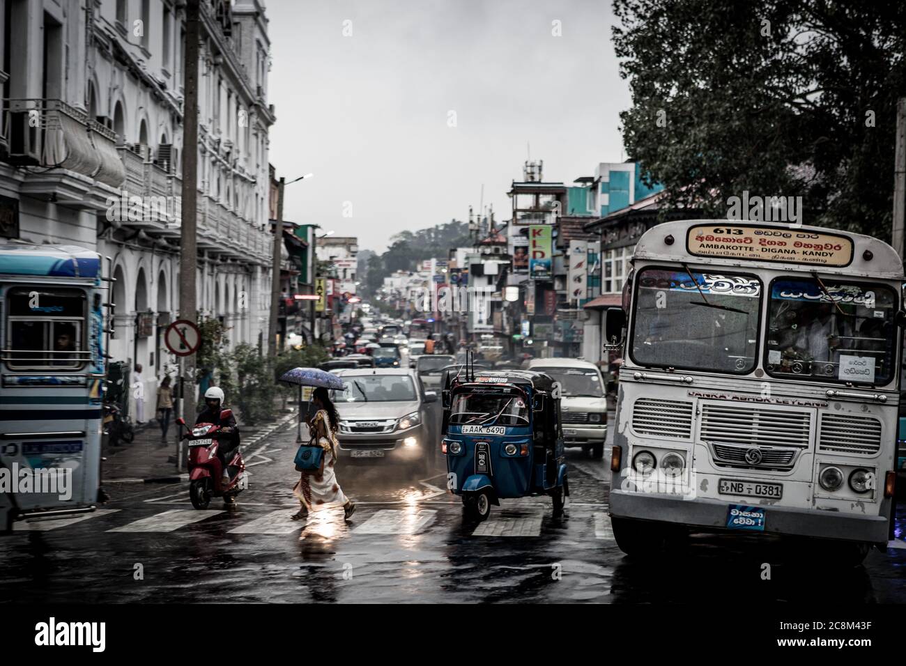 Bus in sri lanka hi-res stock photography and images - Alamy