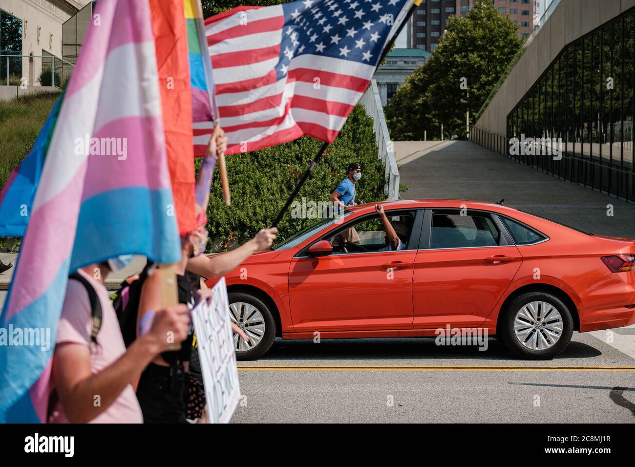Cleveland, Ohio, USA. 25th July, 2020. Passing motorist show support for protestors during a ''No Facist Military War On The People'' protest, Saturday, July 25, 2020 in Cleveland, Ohio. Credit: Andrew Dolph/ZUMA Wire/Alamy Live News Stock Photo