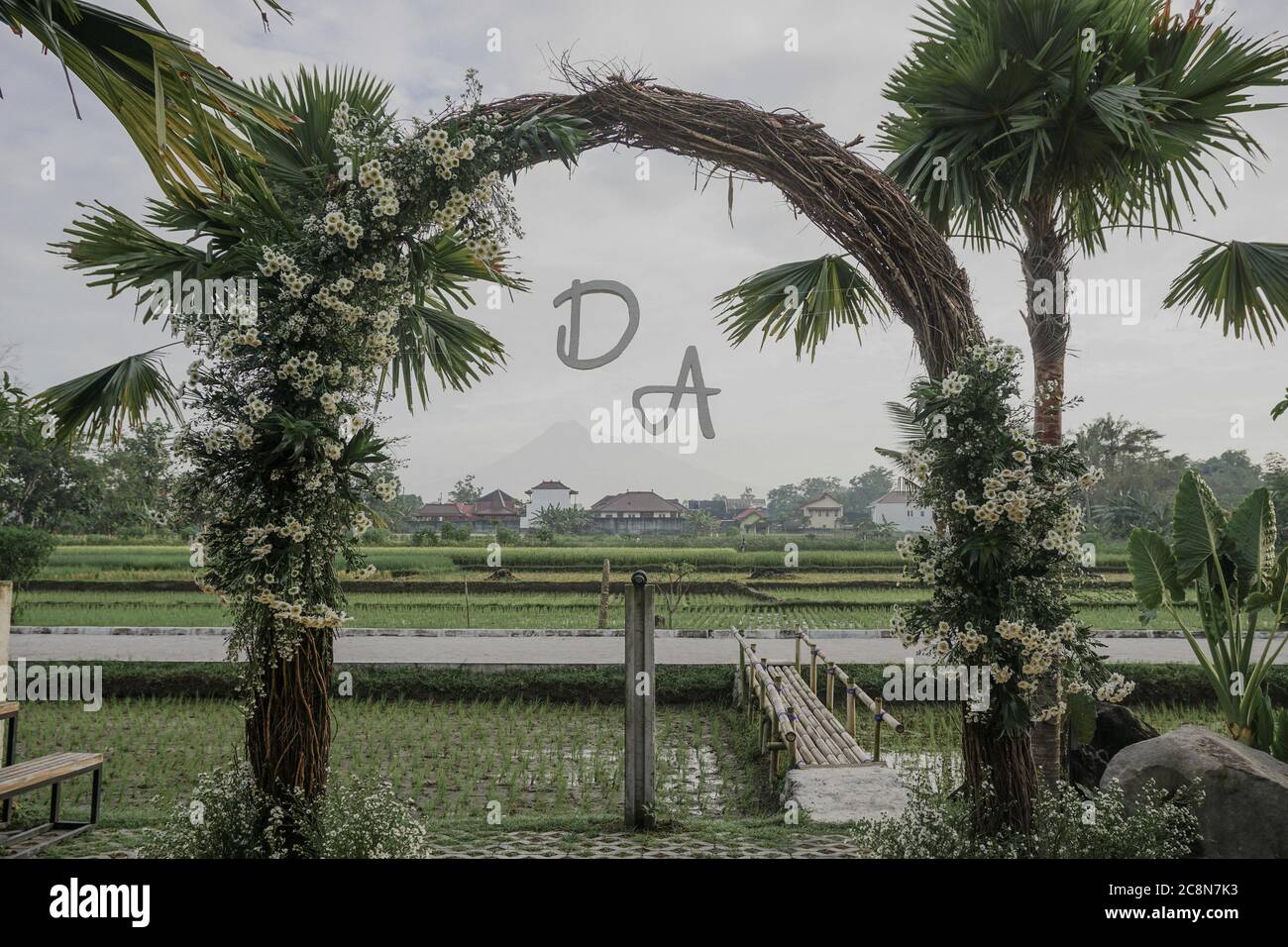 Shot beautiful wedding arch hi-res stock photography and images - Alamy