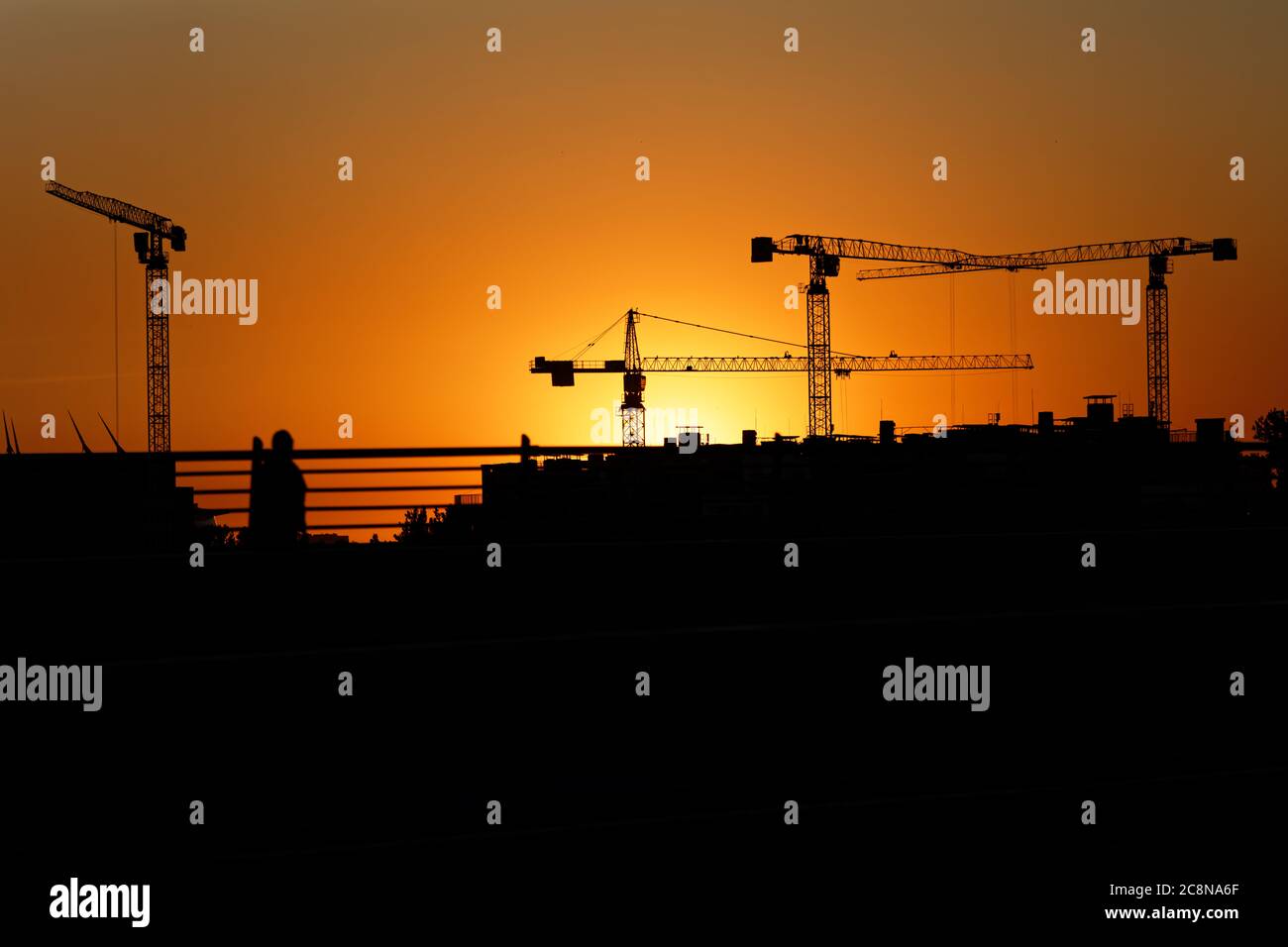 Construction cranes skyline hi-res stock photography and images - Alamy