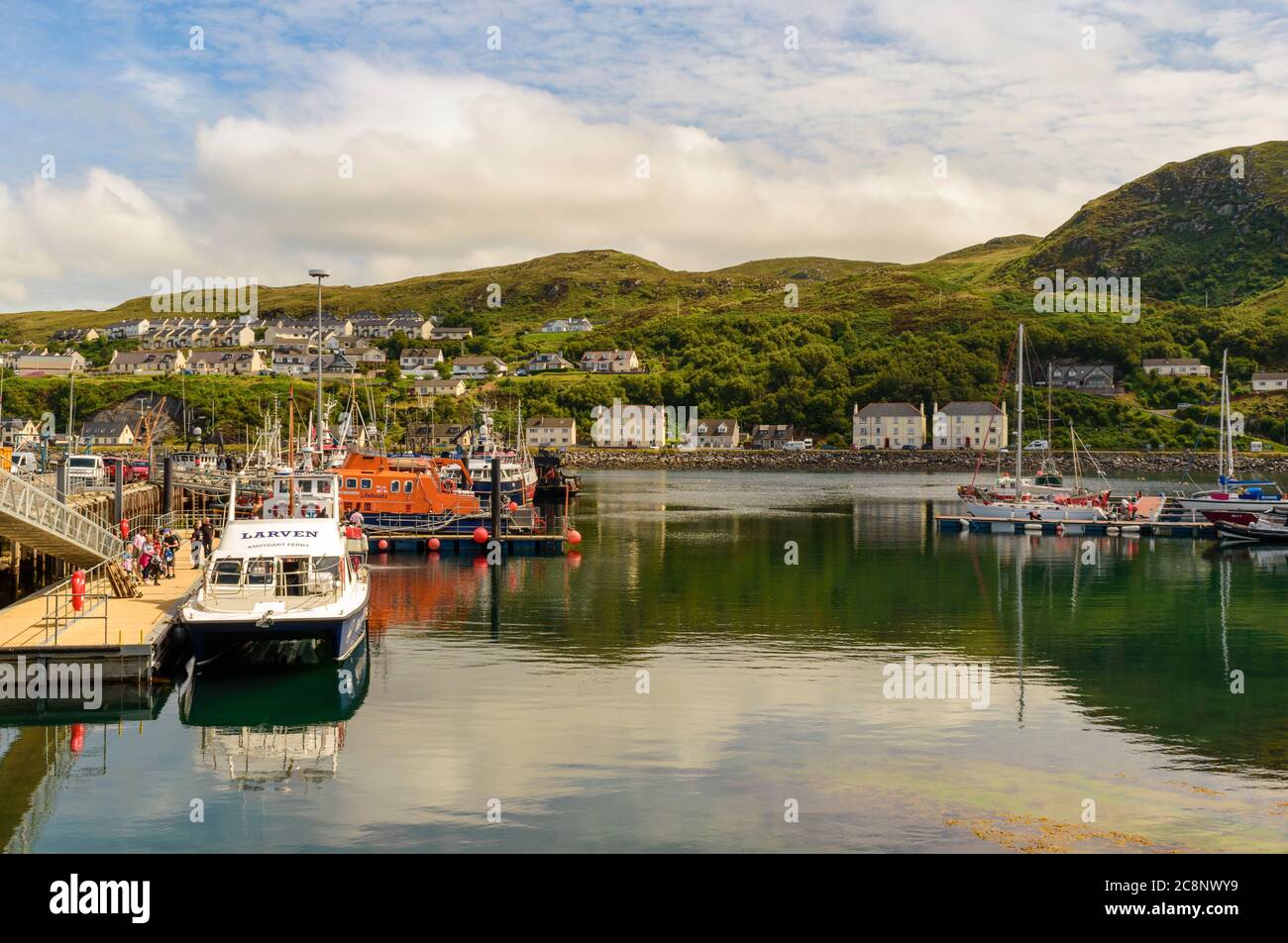 MALLAIG HARBOUR LOCHABER WEST COAST SCOTLAND WITH BOATS INCLUDING A LIFEBOAT AND PASSENGERS FOR THE LARVEN KNOYDART FERRY Stock Photo