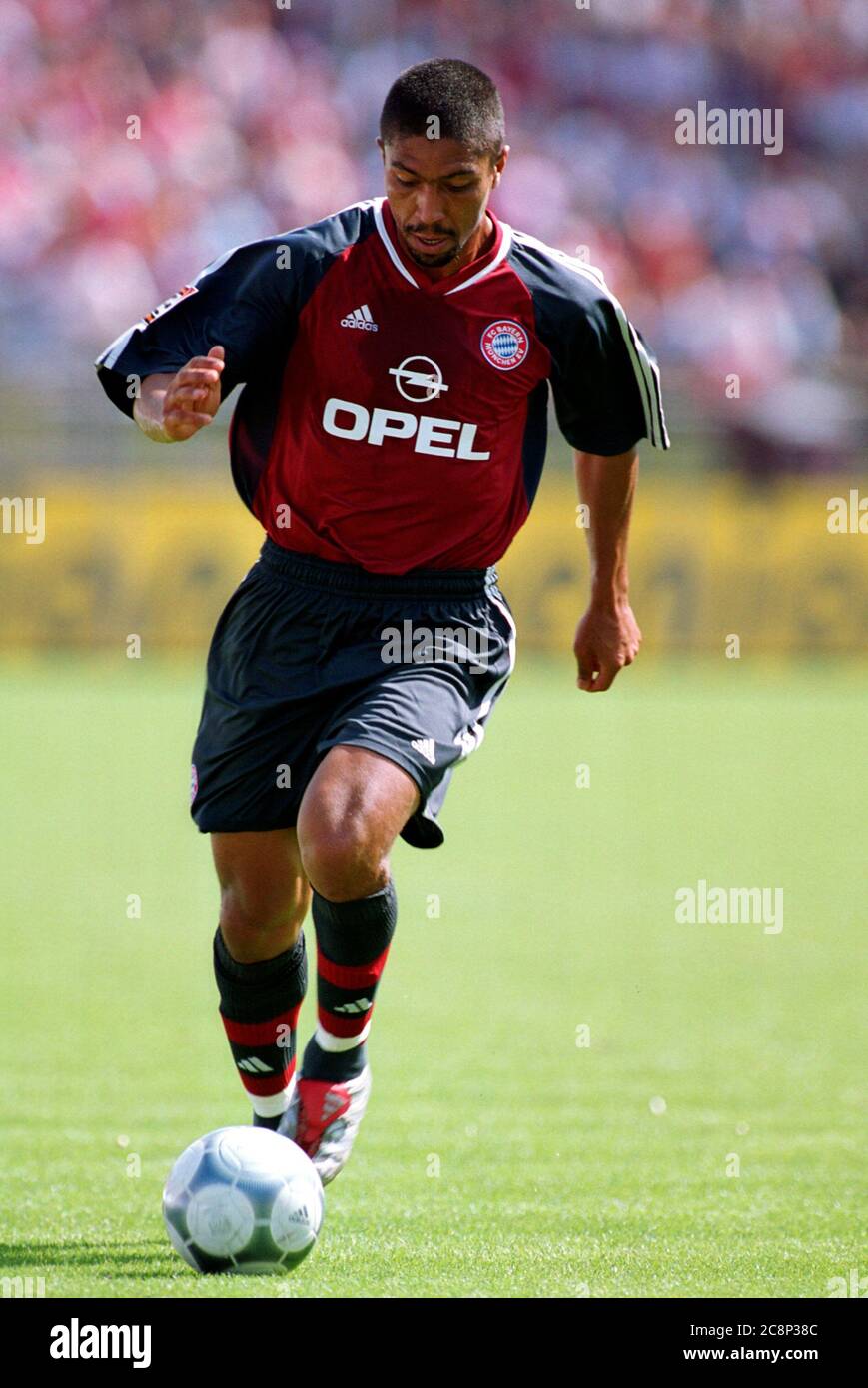 Olympiastadion Munich Germany 4 8 2001 Football 1st German Bundesliga Fc Bayern Munich Fcb Red Vs Schalke 04 S04 White 3 0 Giovane Elber Fcb Stock Photo Alamy