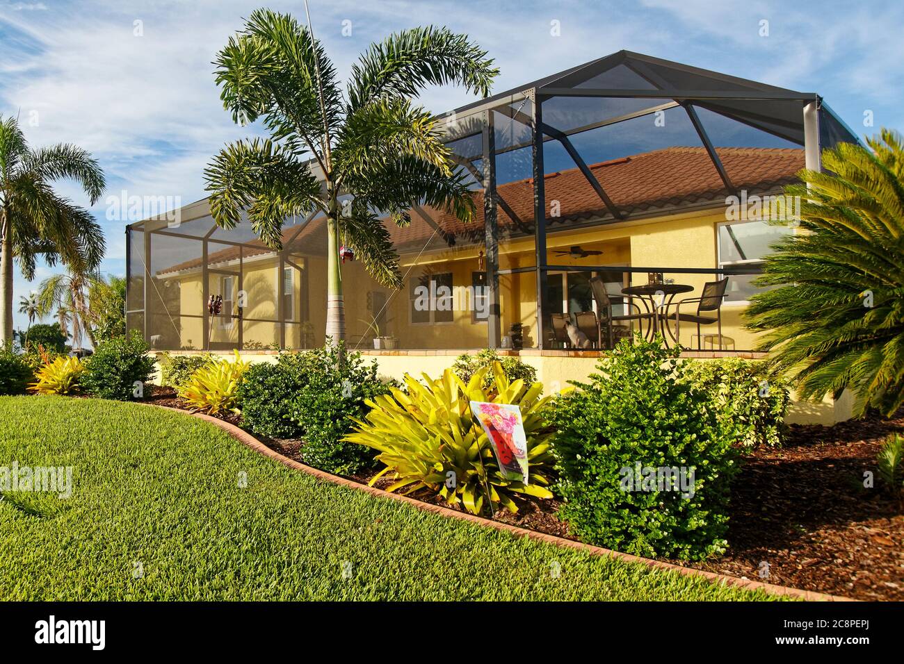 Lanai cage hires stock photography and images Alamy