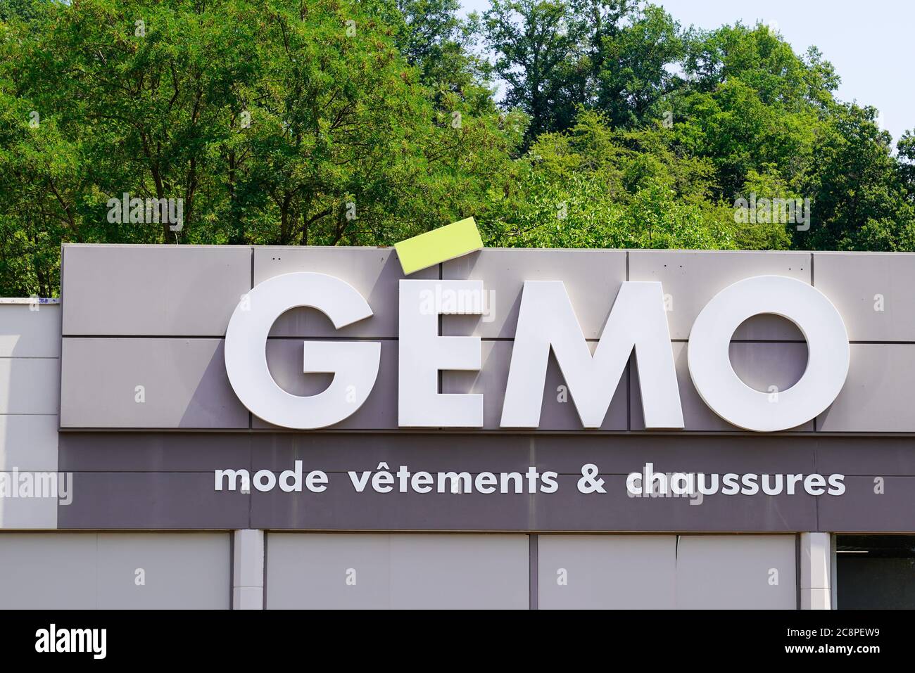 Bordeaux , Aquitaine / France - 07 22 2020 : Gemo text and logo store shoes  sign shop of shoe brand French group Eram fashion distribution clothing  Stock Photo - Alamy