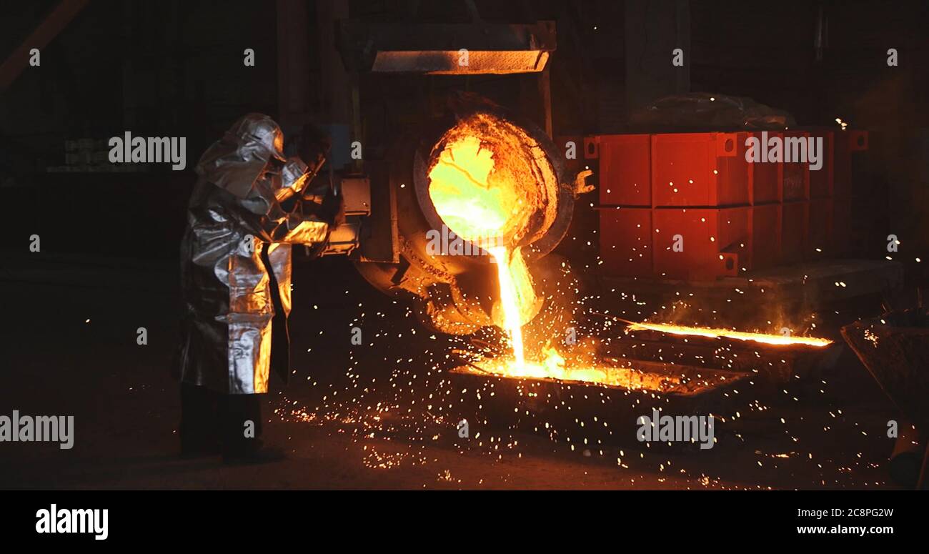 The molten metal is poured into the mold. Melting furnace for cast iron ...