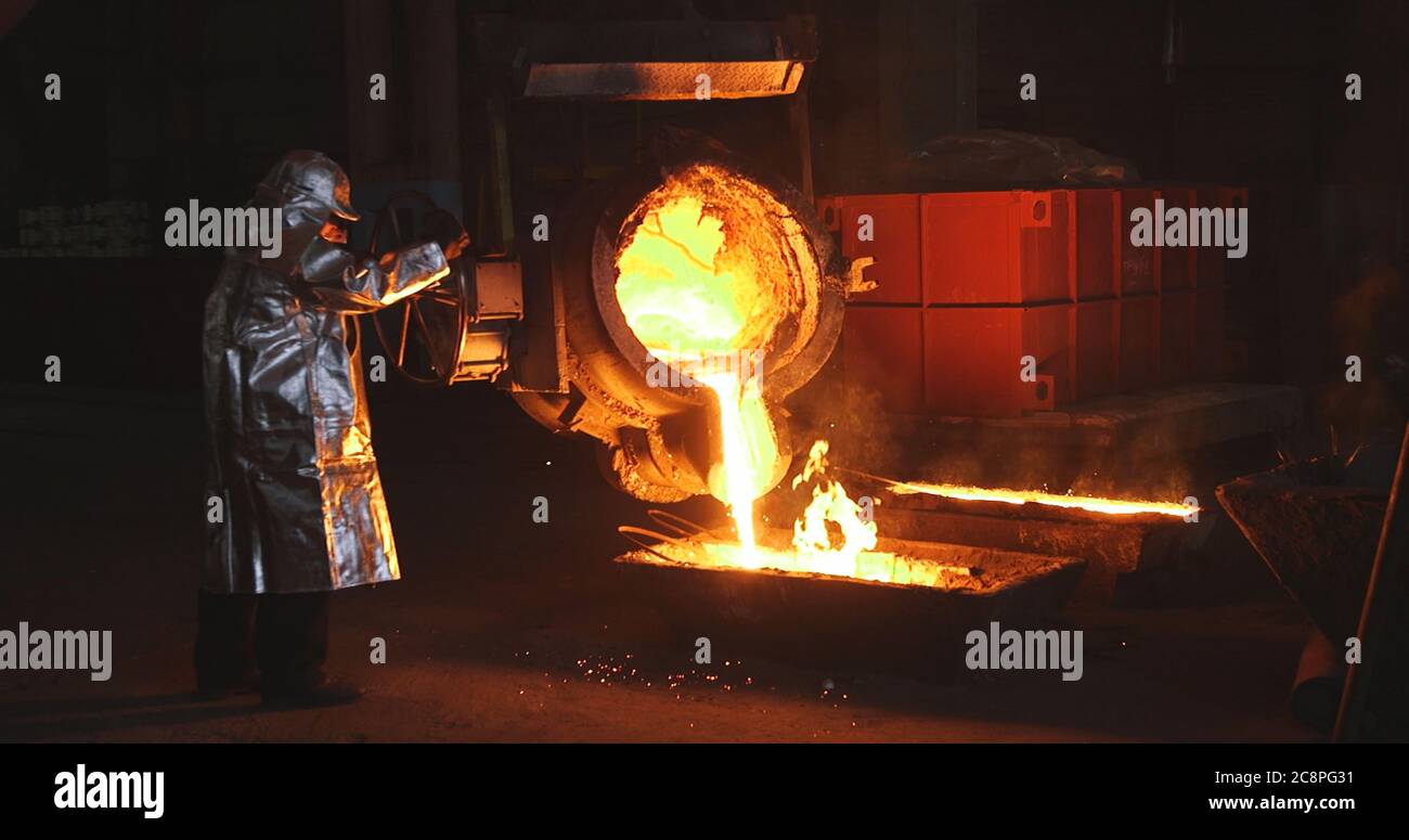 The molten metal is poured into the mold. Melting furnace for cast iron ...