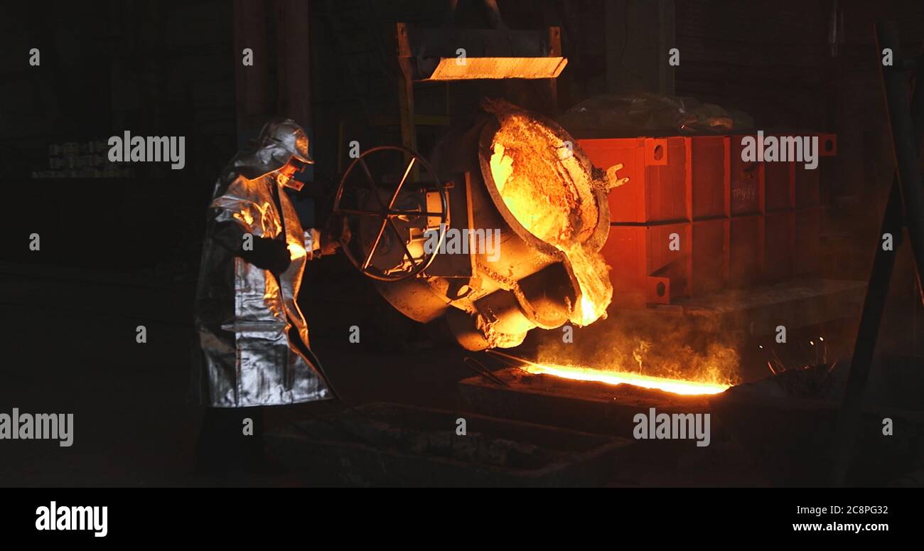 The molten metal is poured into the mold. Melting furnace for cast iron ...