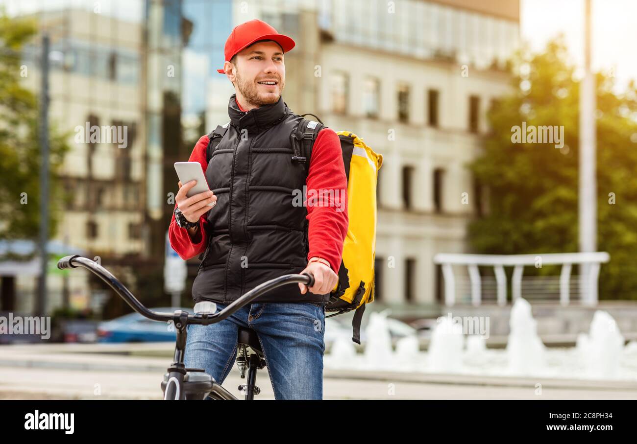 Bicycle delivery man hi-res stock photography and images - Alamy