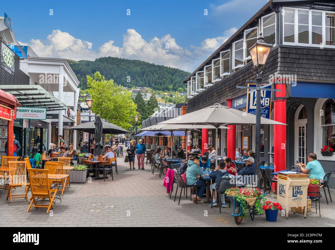 Cafes, bars and shops on Mall Street, Queenstown, New Zealand Stock Photo