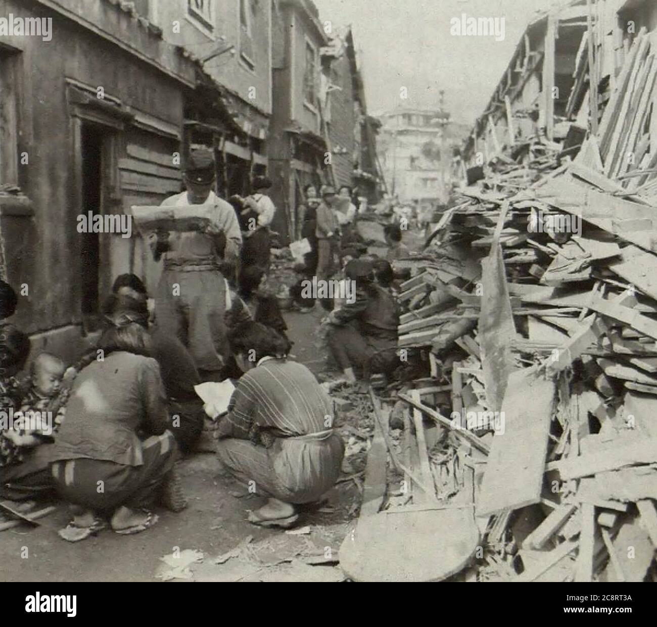 Citizens in the city of Hiroshima, Japan after the Atomic Bomb attack - late 1945 or early 1946 Stock Photo