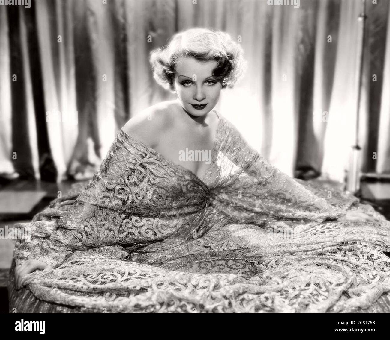 vintage-black-white-portrait-hollywood-movie-actress-1930s-Sari-Maritza-2 Stock Photo