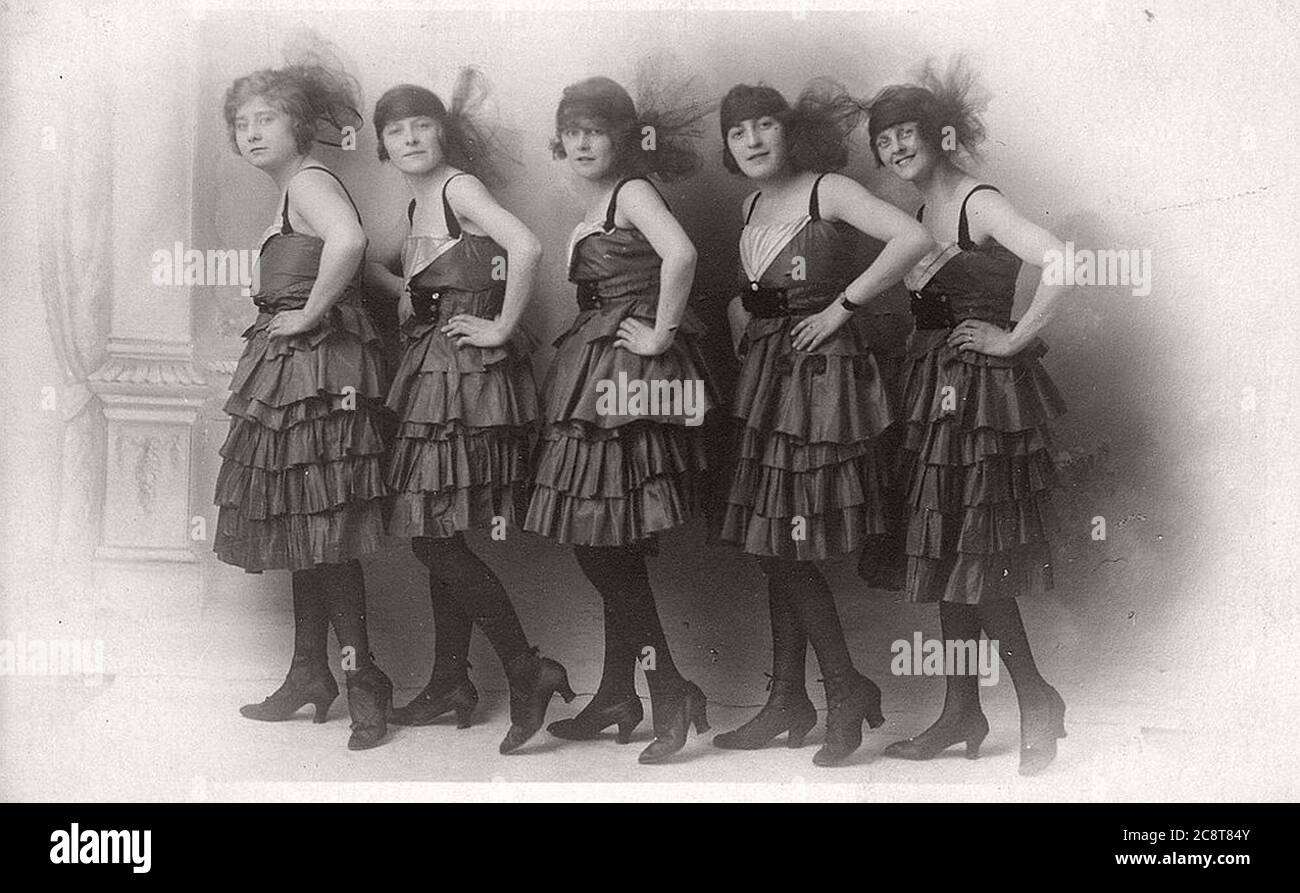 Вечеринка 1960 винтаж. Школьницы 1930х годов. Советские бордели. Групповой винтаж. Митци гейнор джин келли les girls фильм.