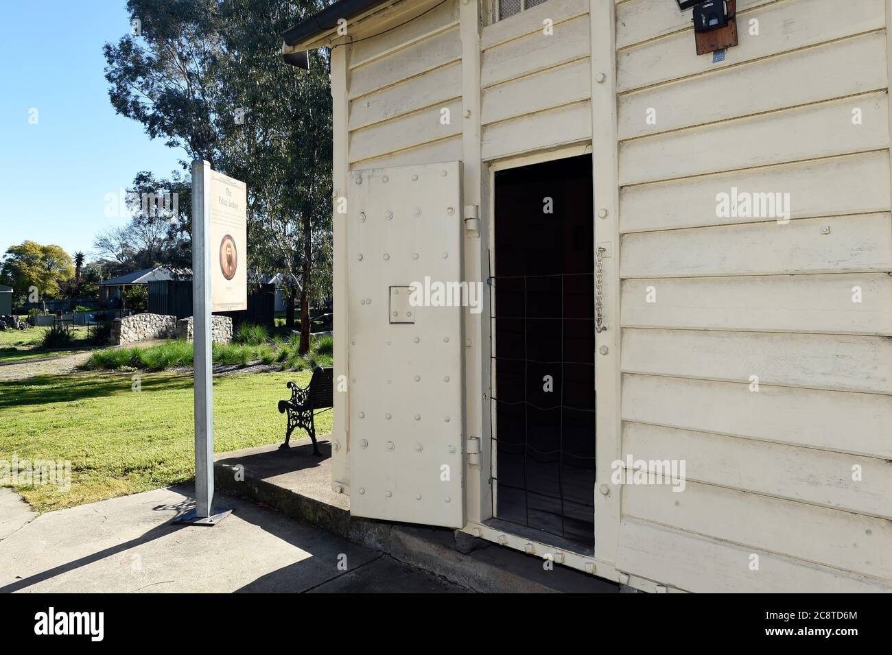 Glenrowan, Victoria. The Old Police Station and Lock Up, where in 1926 Constable Jack Briggs became the last mounted policeman to be posted by Victori Stock Photo